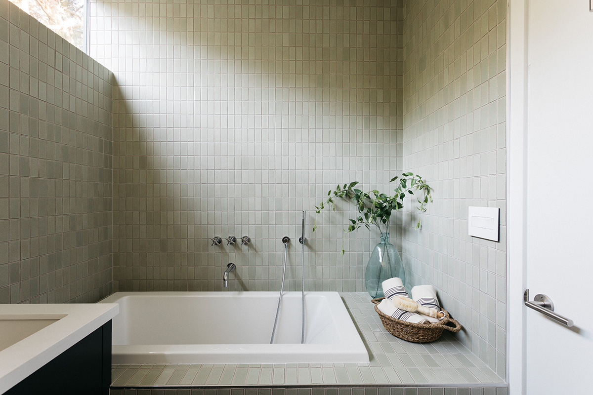 Otherwind California - Vestal - Bath
