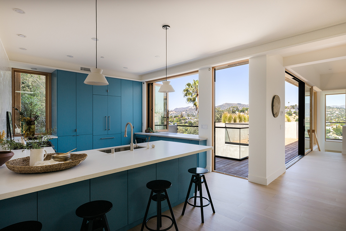 Otherwind California - Lucile - Kitchen and Balcony